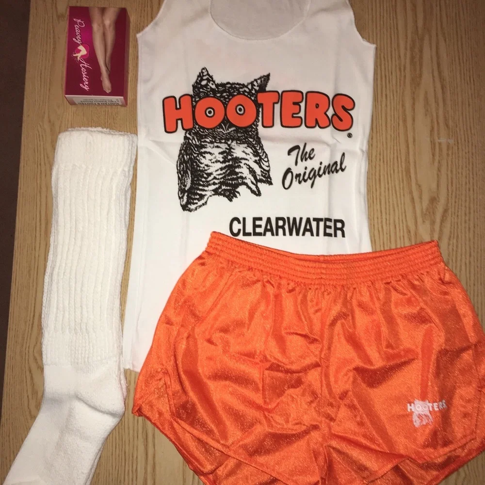 New Hooters Girl Vintage Uniform Tank Shorts Pantyhose XL Length Socks Size XS - Picture 1 of 16